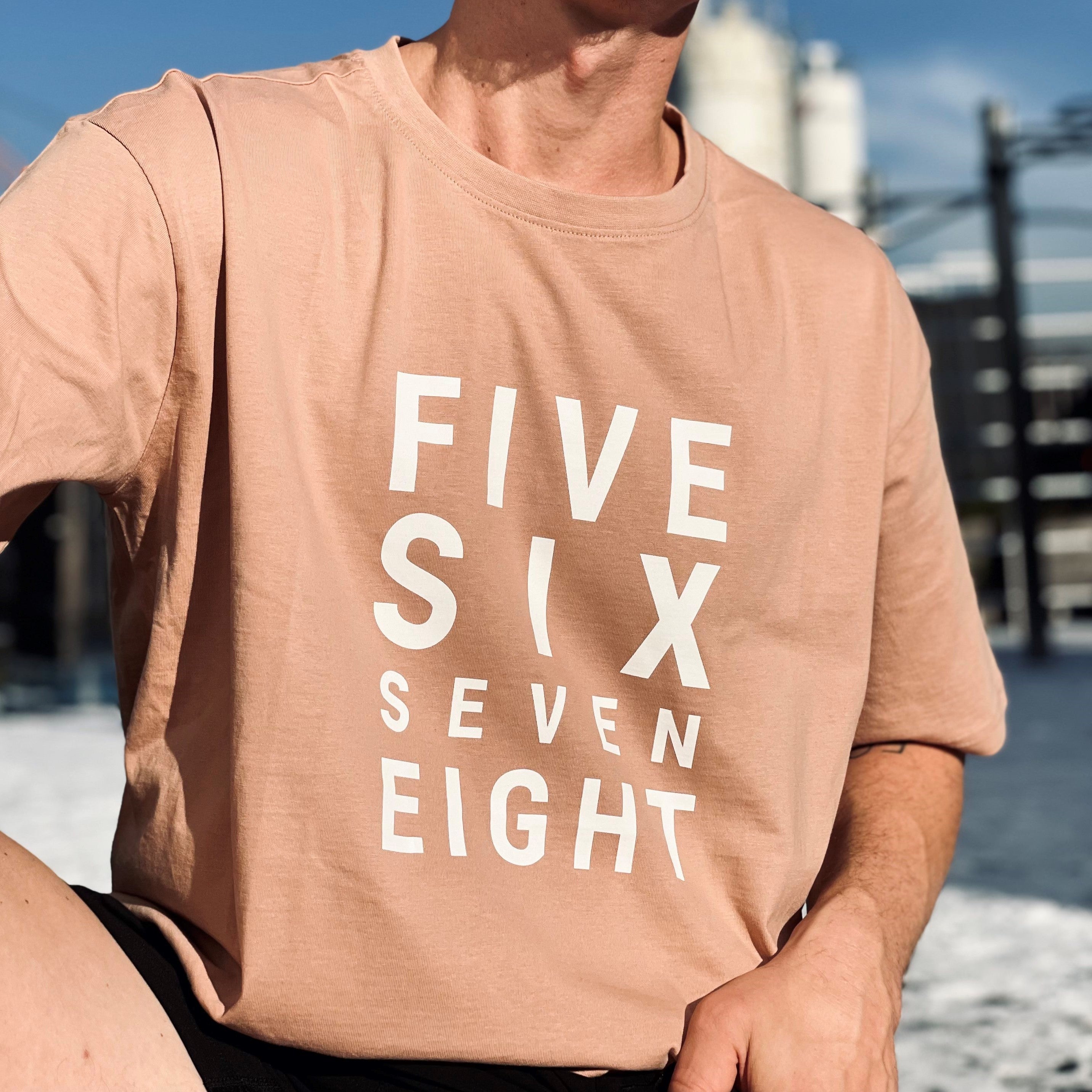HIIT The Beat Men Oversize Tee 5678 Amber, washed-out print