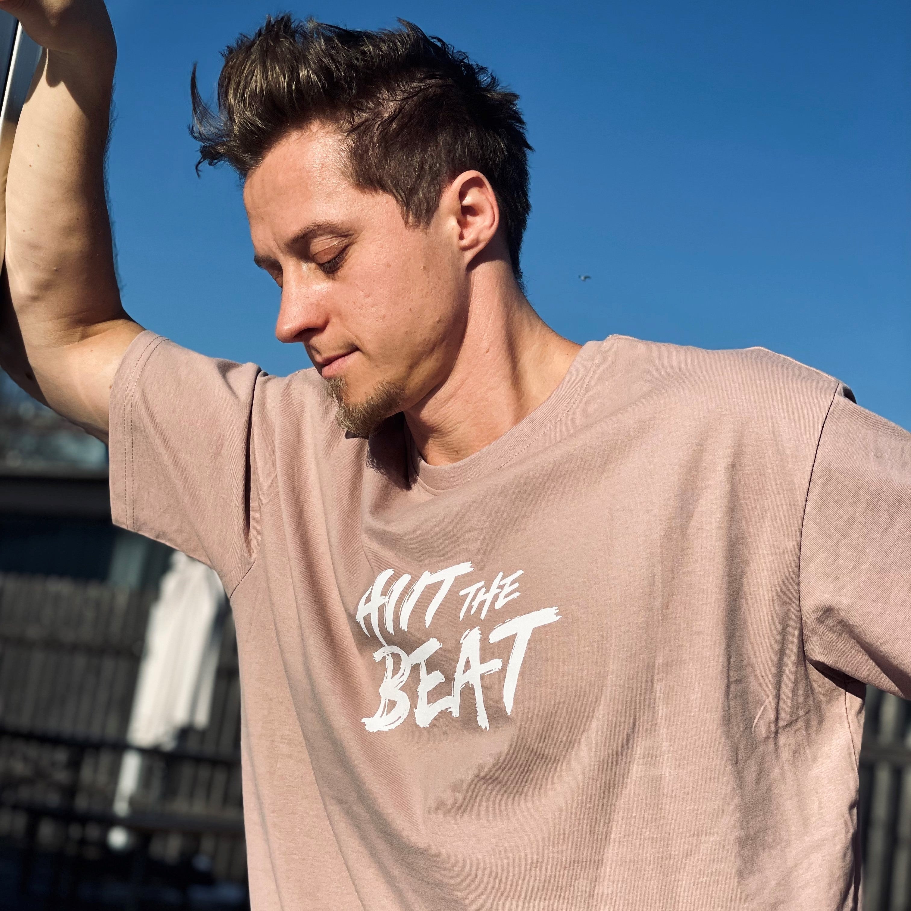 HIIT The Beat Men Oversize Tee Dusk Rose, washed-out print